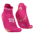 pol_pm_COMPRESSPORT-Skarpetki-do-biegania-krotkie-ProRacing-Socks-V4-rozowe-5125_1.png